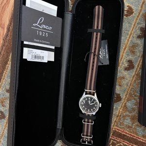 Laco, men’s watch. 40mm auto and manual winding. Black dial.